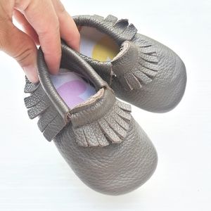 MEPIQ gray leather fringe moccasins crib shoes